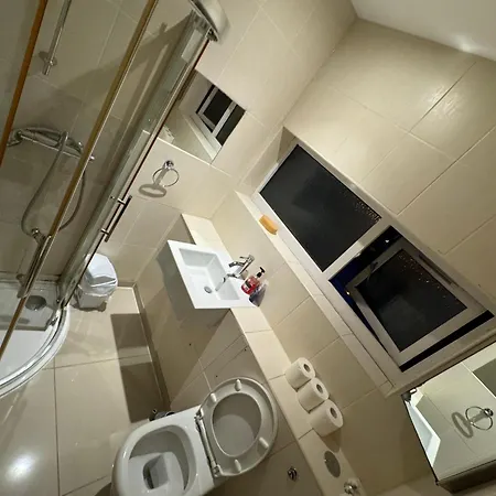 Cozy Rooms Near Central London-3